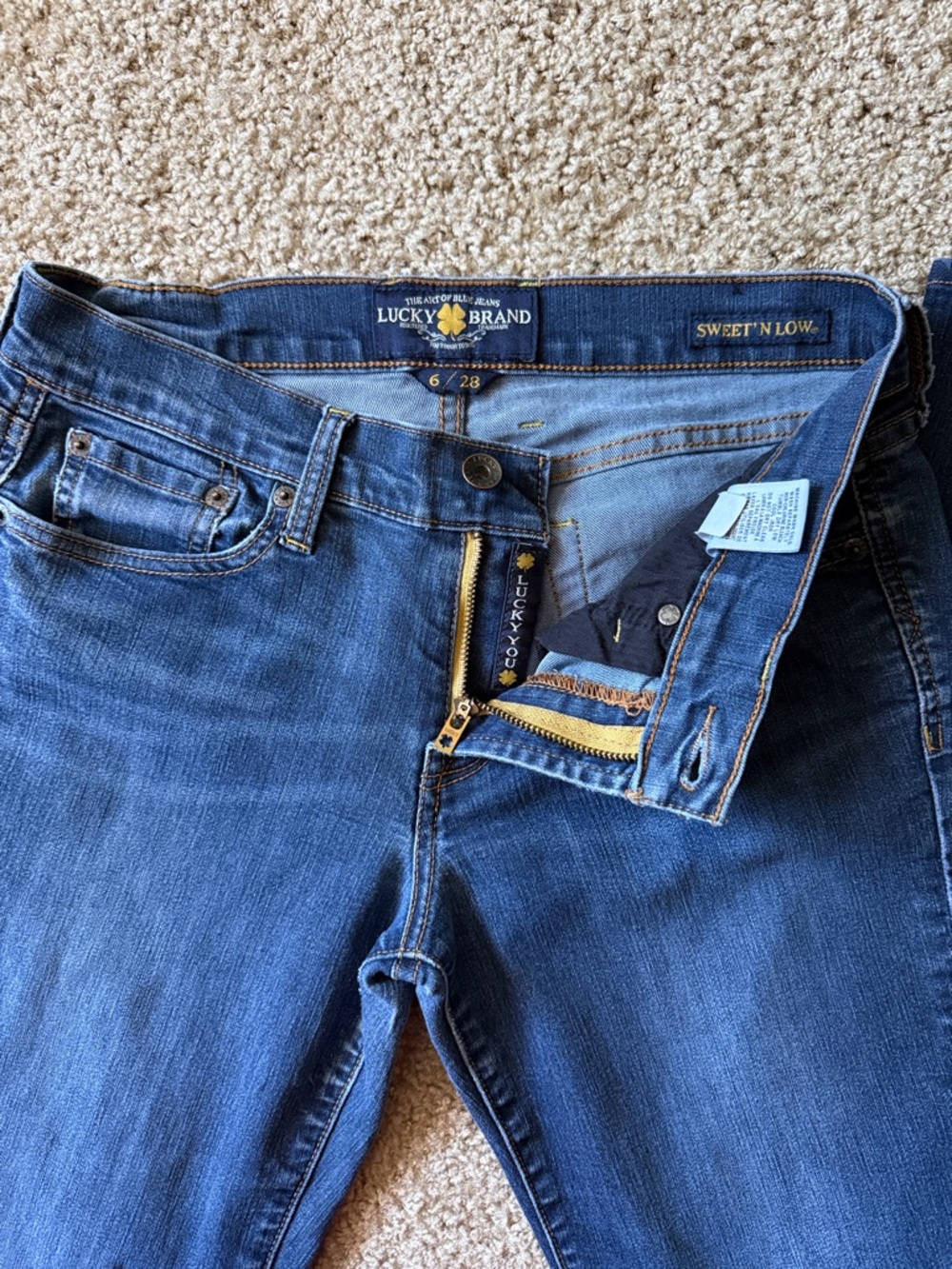 Lucky Brand Women's sweet n low blue dark wash Bootcut Jeans size 6 / 28 - Picture 2 of 9